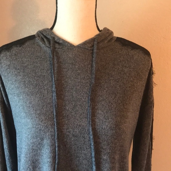 💋 Adorable crop top hoodie 💋 - Picture 2 of 5